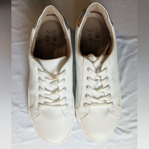 Naturalizer Morrison White Leather Sneakers With Silver Holographic Heel Size 9w - Picture 2 of 9